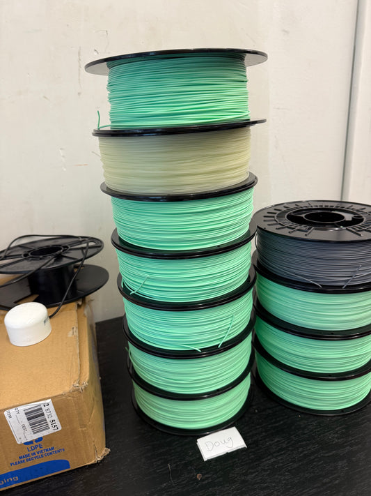 [Closed-Beta] PLA / Purge blend - 1kg, random color, limit 1 per person - read description